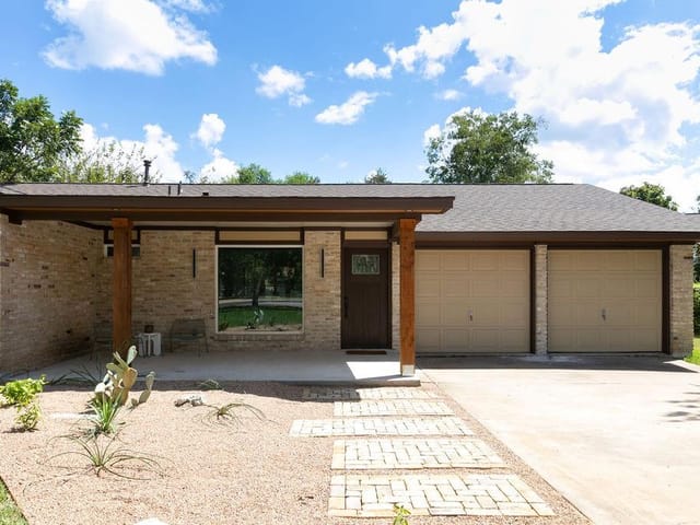 2309 Village Cir
