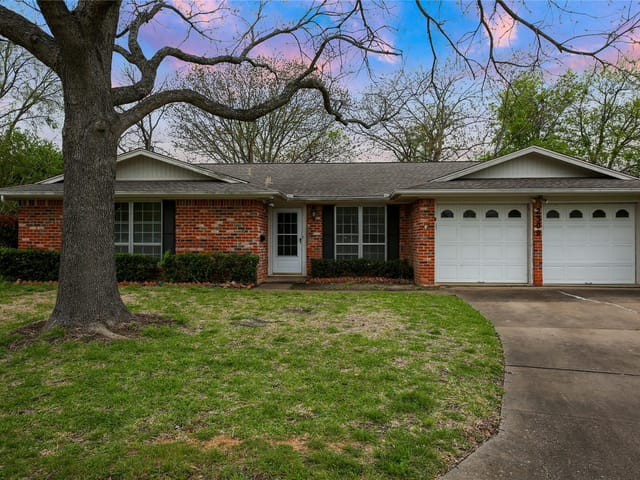 2309 Village Way Dr