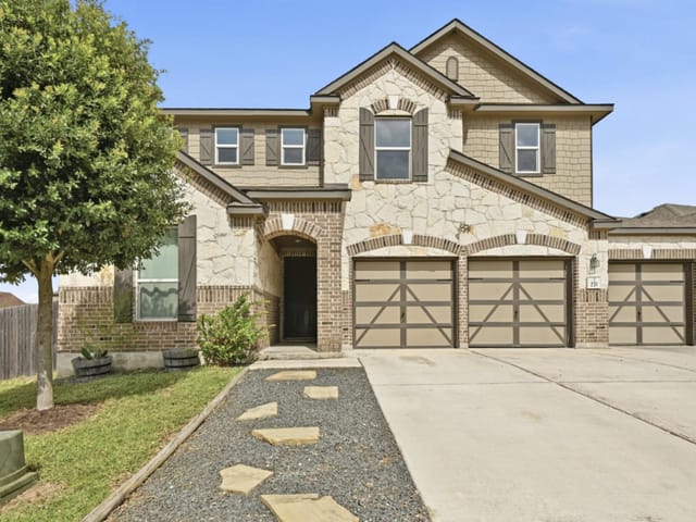 231 Maroon LN