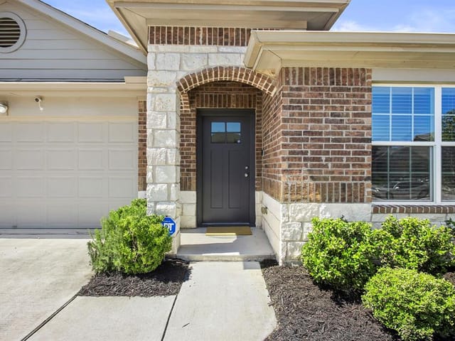2310 Bettylou Ln