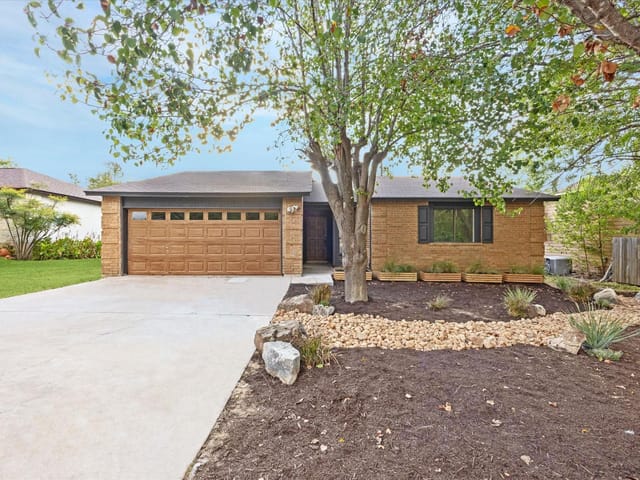 2310 Stratford Dr