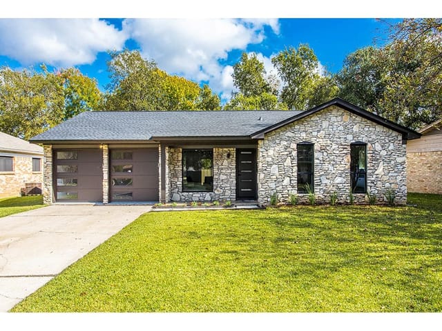 2310 Village Cir