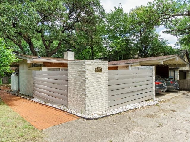 2310 W 9th ST Unit #1 & 2