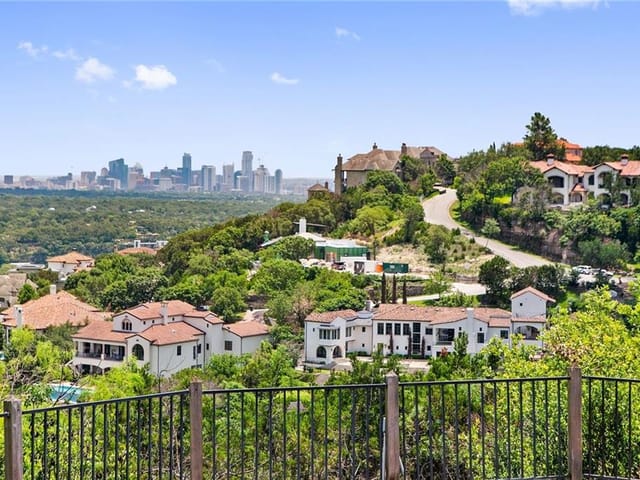 2311 Camino Alto