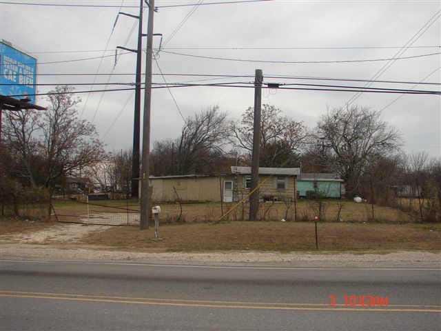 2311 Howard LN