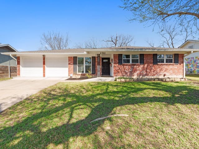 2312 Rogge Ln