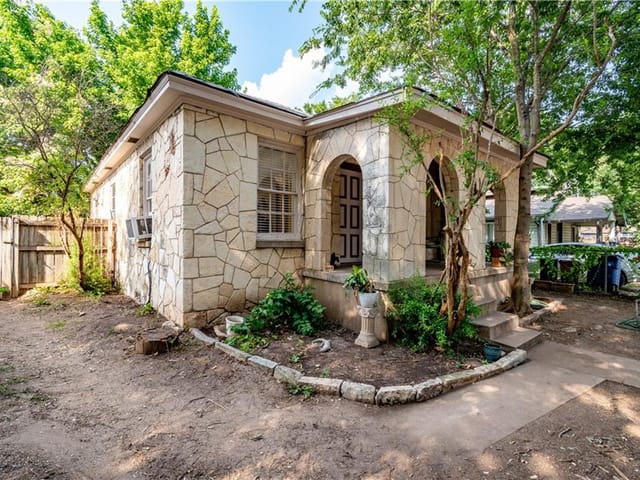 2312 Santa Rosa St