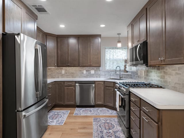 2312 Windrift WAY