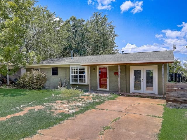 2313 Devonshire Dr