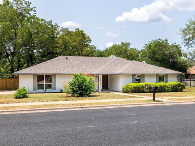2313 Monarch Dr