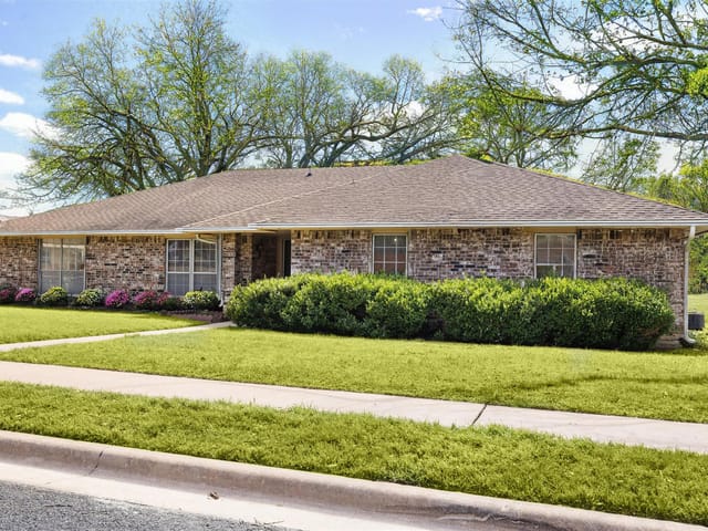 2313 Monarch Dr