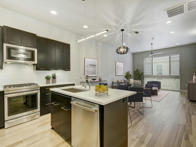 2314 Enfield RD Unit #202