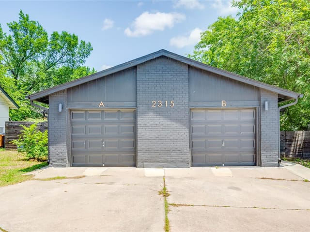 2315 Burleson RD