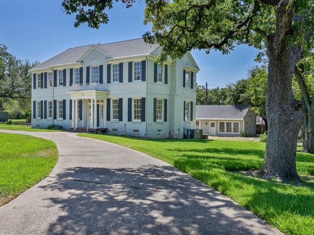 2315 Townes LN