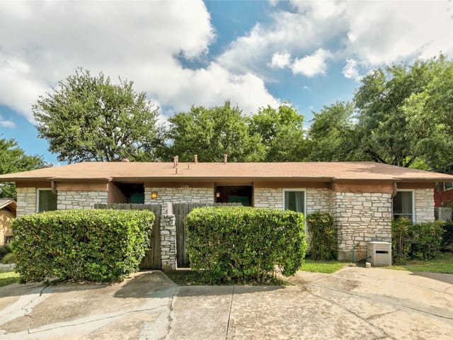 2320 Montclaire ST