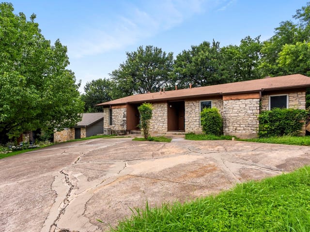 2320 Montclaire ST