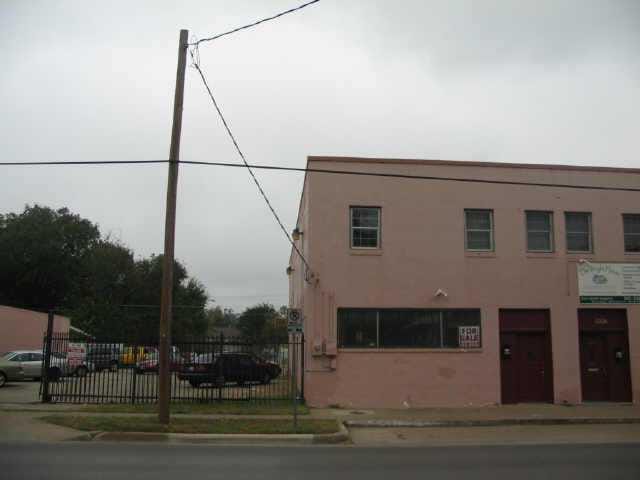 2324 E Cesar Chavez ST