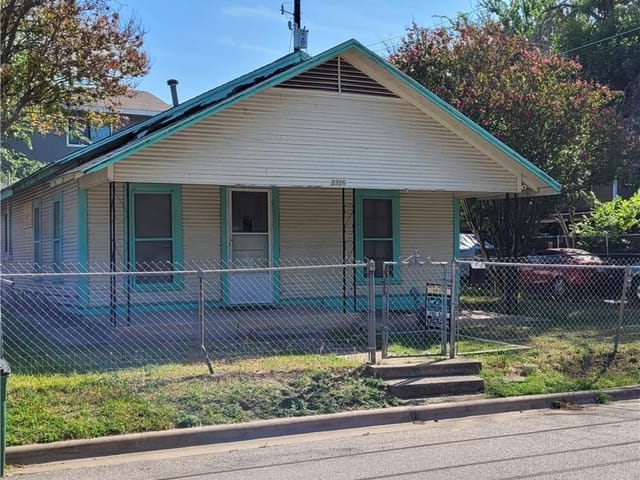 2326 Santa Rita St