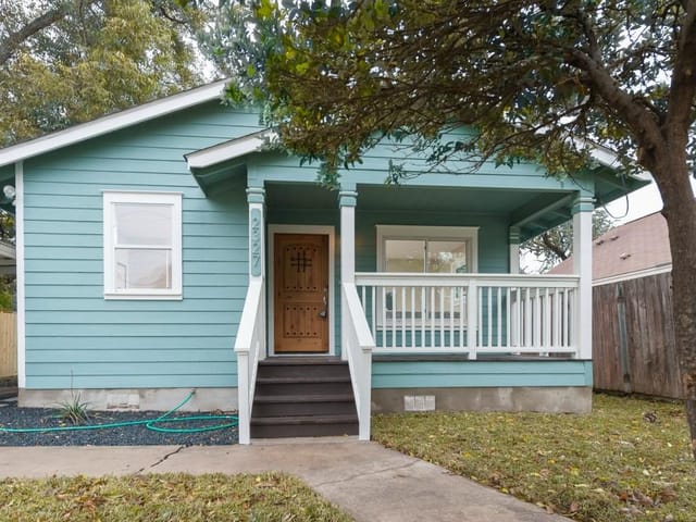 2327 Santa Rita St