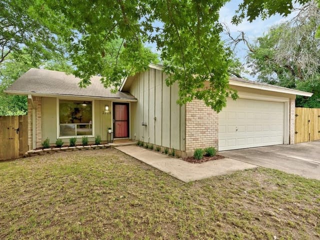 2328 Aldford Dr