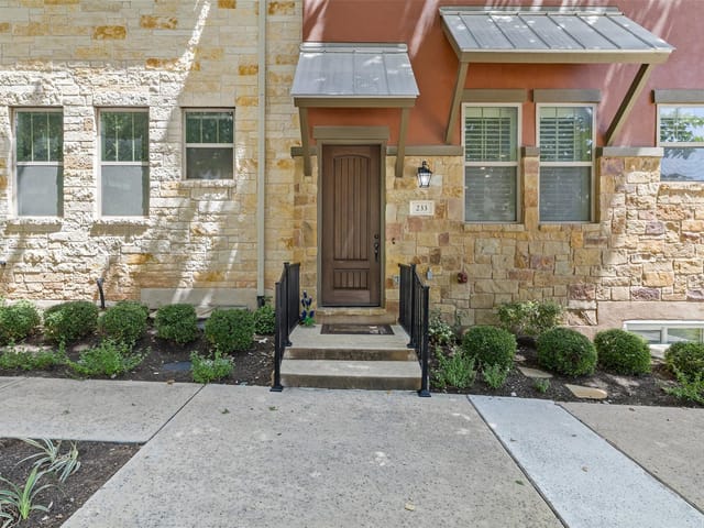 233 Adams St