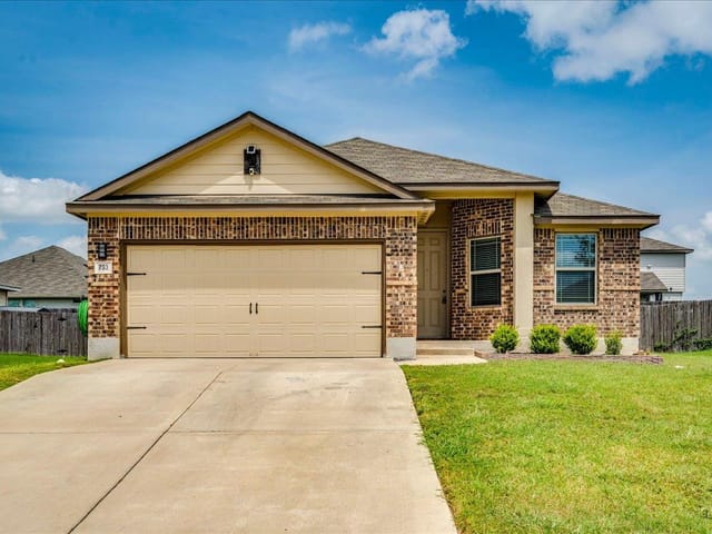 233 Forest Moon LN