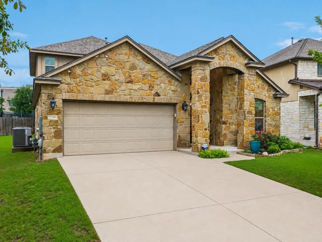 2336 Lyla Ln