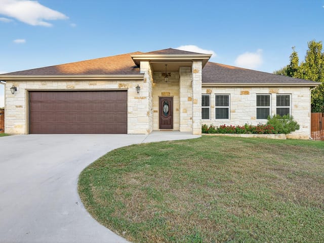 237 Meadowlakes Dr