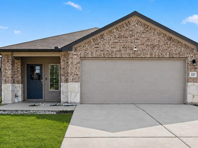 237 Spider Lily DR