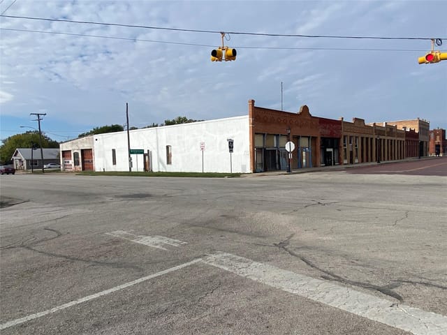 239 E Clark St