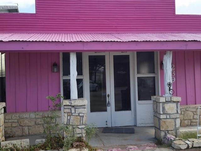 239 E Vaughn ST