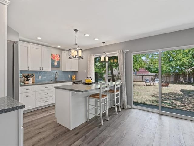 2400 Aldford Dr