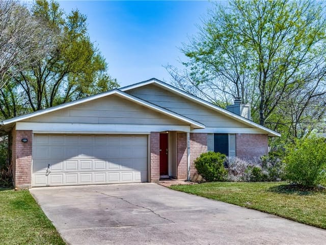 2400 Broken Oak Dr