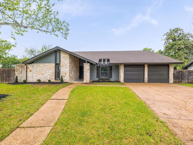 2400 Coral Ridge Cir