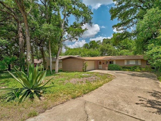 2400 Elmglen Dr
