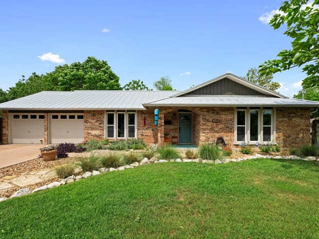 2400 Rustic Oak Ln