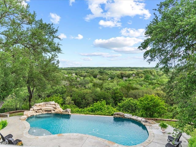 2400 Summit Ridge Dr