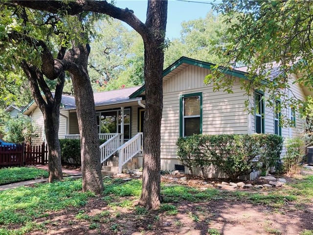 2400 W 7th ST