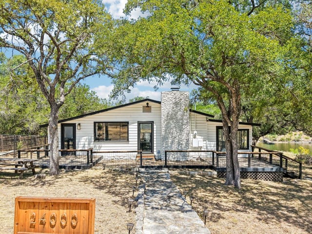 View 24000 Bluebird LN 24000 Bluebird LN - property photo 1 - Luxury home in Marble Falls, TX