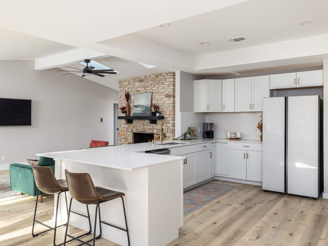 2401 Apple Valley CIR