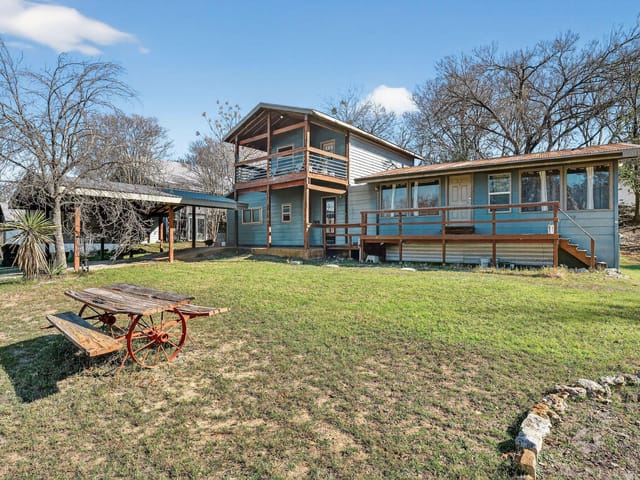 2401 De Soto Dr