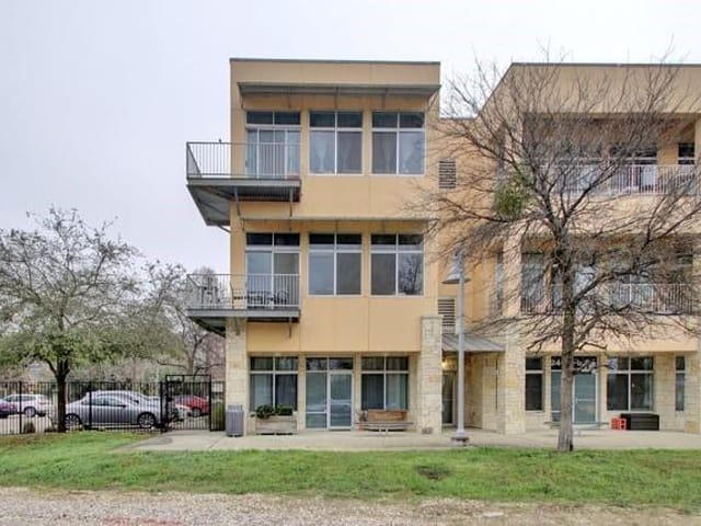 2401 E 6th St Unit #68