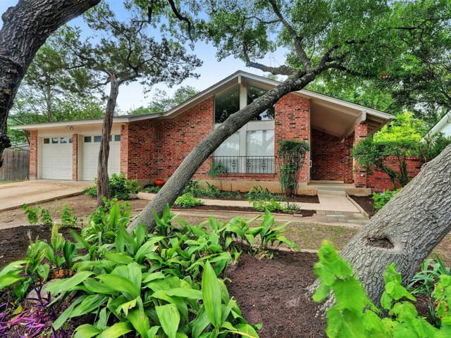 2401 Forest Bend Dr