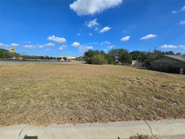 2401 Highland Dr