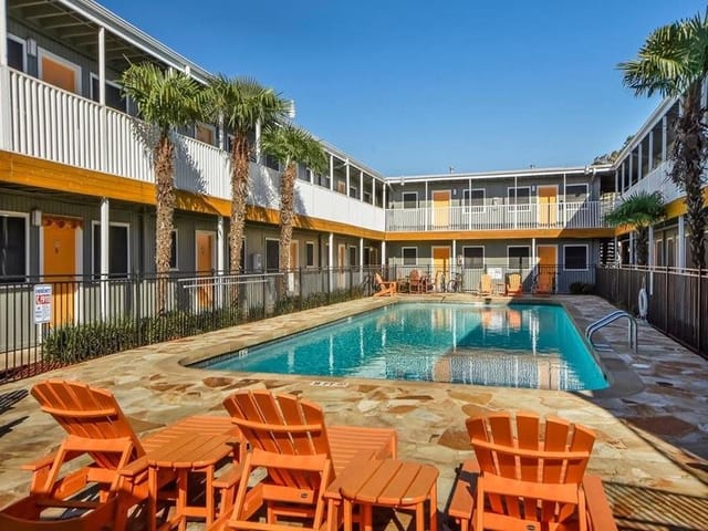 2401 Manor Rd Unit #119