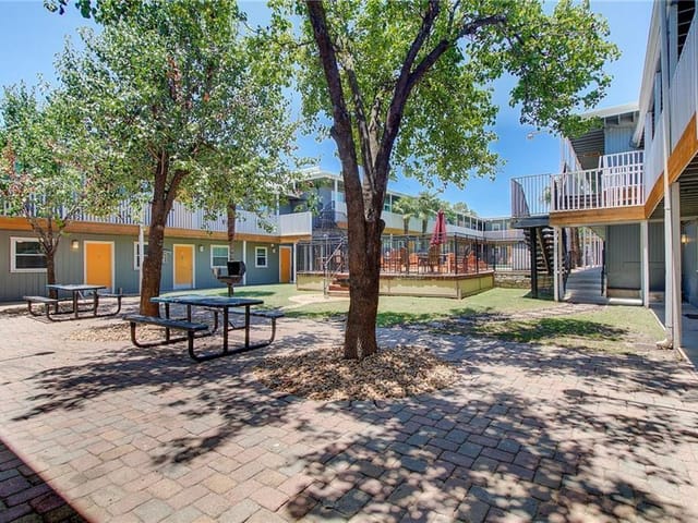 2401 Manor Rd Unit #132