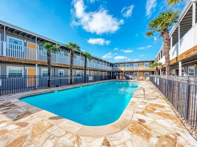 2401 Manor Rd Unit #137