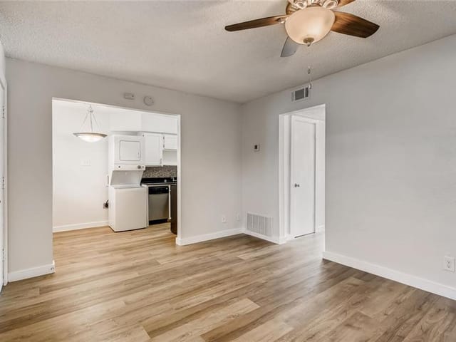 2401 Manor Rd Unit #205
