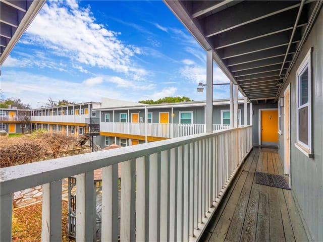 2401 Manor Rd Unit #208