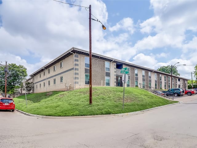 2401 Manor RD Unit #210